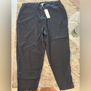 Black Cropped Pant